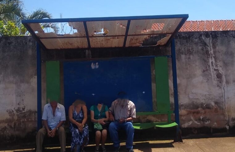 OU É CHUVA OU É SOL! USUÁRIOS SE REVOLTAM COM SITUAÇÃO DE PONTO DE ÔNIBUS EM GUAÍRA