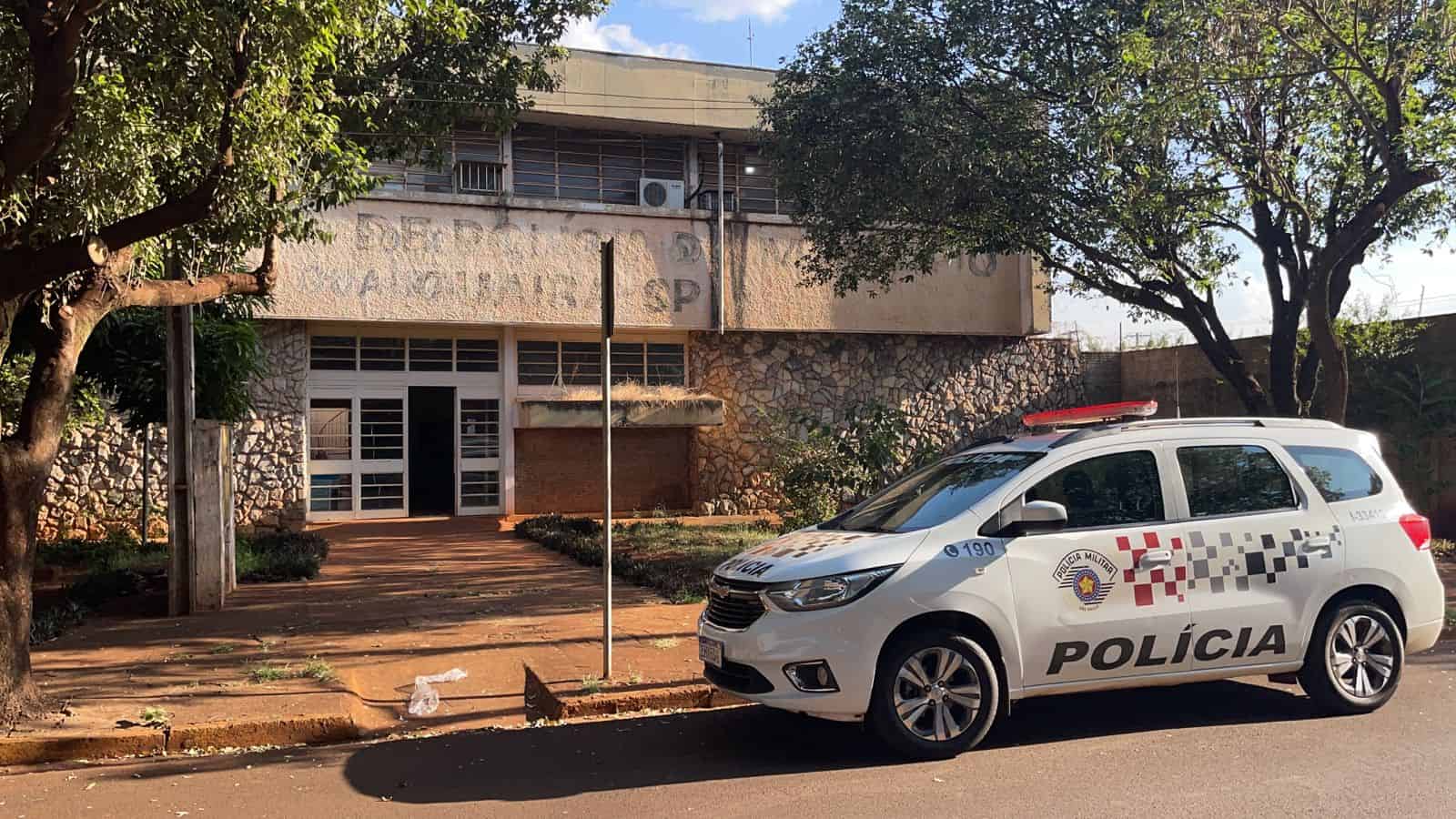 MENOR É SURPREENDIDO, PELA PM, FURTANDO BICICLETA NA SANTA CASA DE GUAÍRA