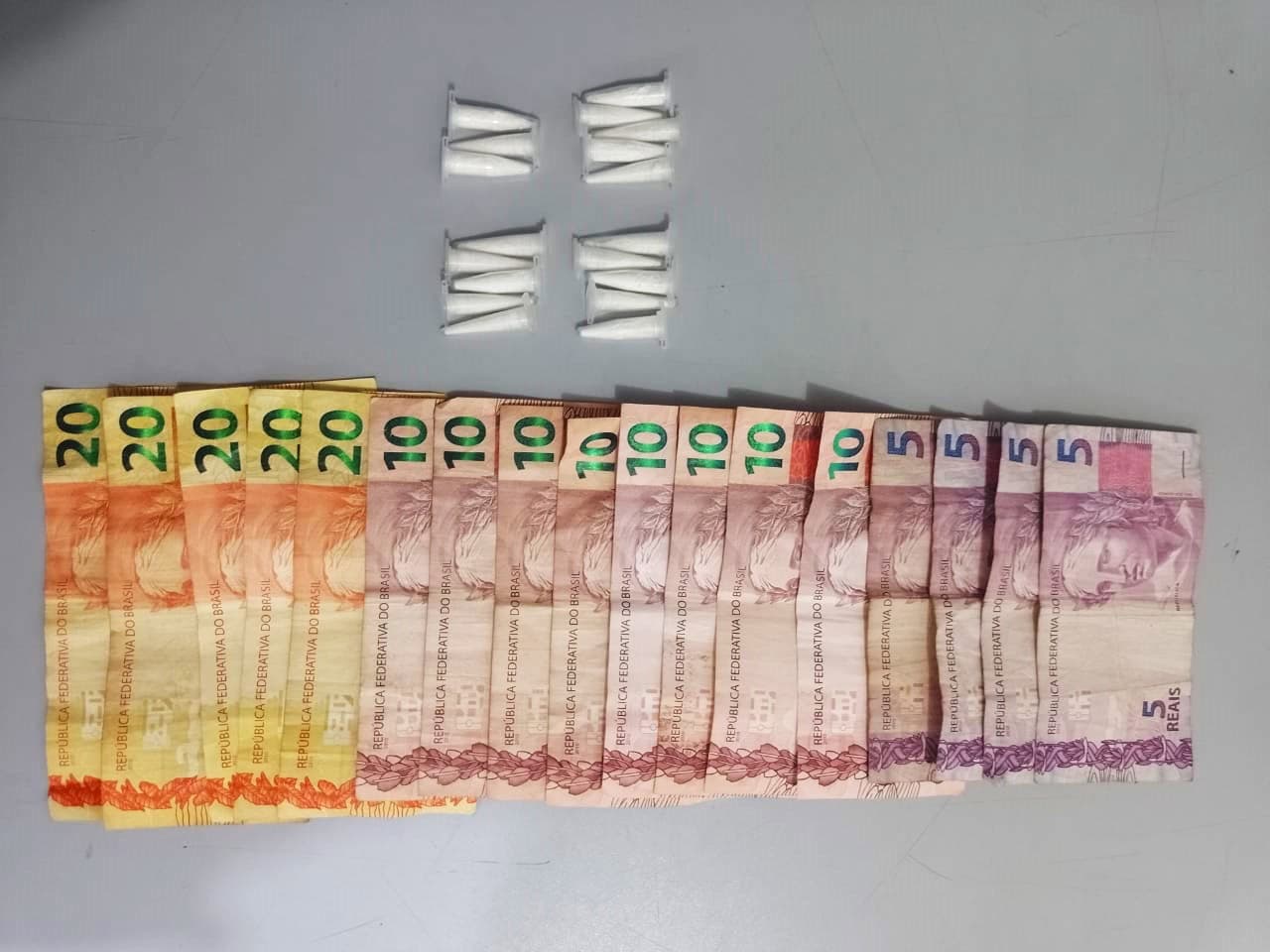 PM PRENDE ACUSADO DE ENVOLVIMENTO COM O TRÁFICO NO BAIRRO MUTIRÃO 3 EM GUAÍRA