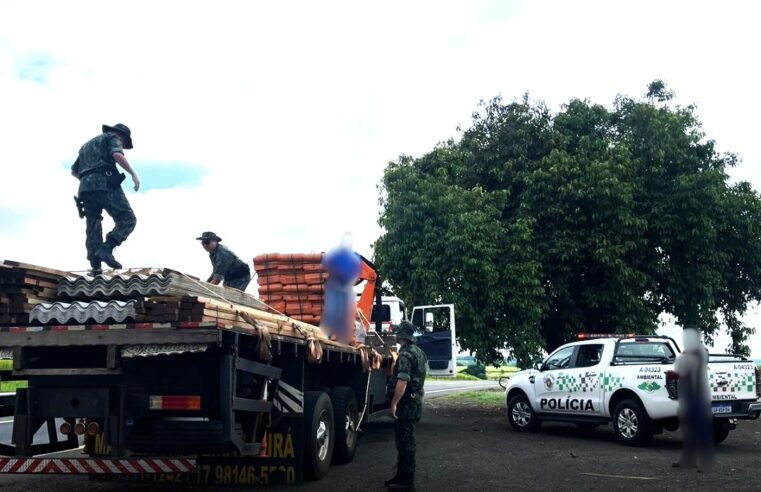 POLÍCIA AMBIENTAL APREENDE CARGA CLANDESTINA DE MADEIRA NATIVA EM BARRETOS