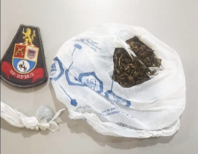 DUPLA É SURPREENDIDA COM DROGA EM GUAÍRA