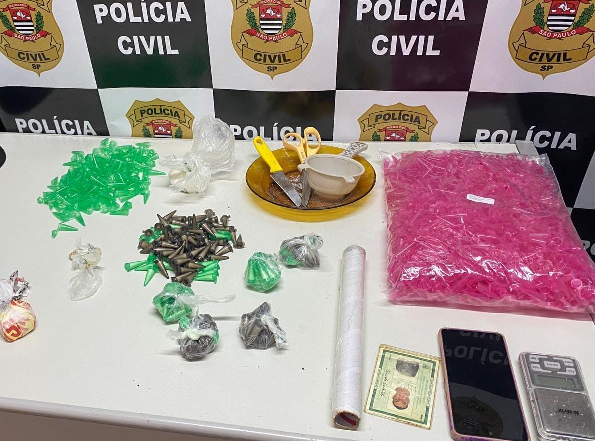 POLÍCIA CIVIL REALIZA OPERAÇÃO EM BARRETOS QUE RESULTOU NA PRISÃO DE UM HOMEM E NA APREENSÃO DE DROGAS. DELEGADO COMENTA AÇÃO