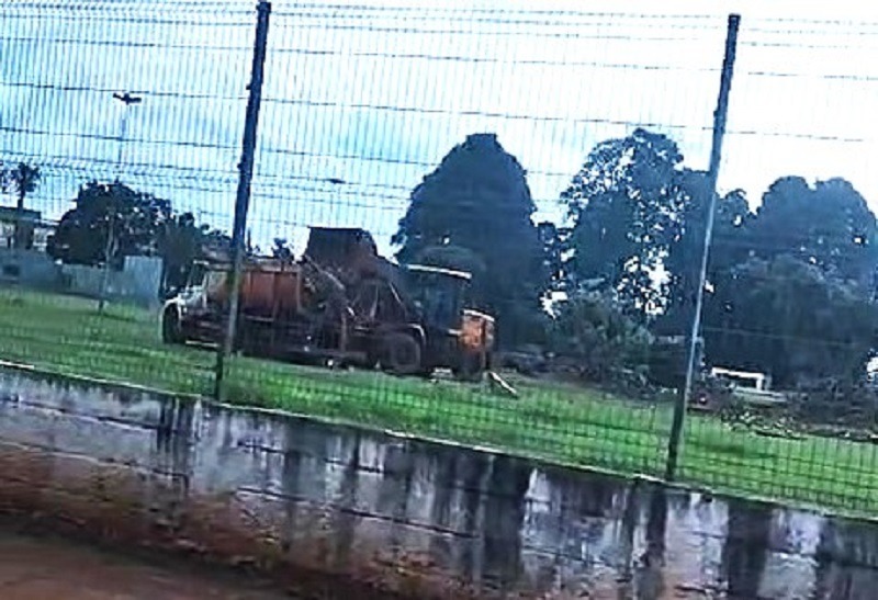 VÍDEO; PREFEITURA DE GUAÍRA FAZ RETIRADA DE ÁRVORES DO PARQUE DE EXPOSIÇÕES. ADMINISTRAÇÃO DIZ QUE AS MESMAS ESTARIAM CONDENADAS