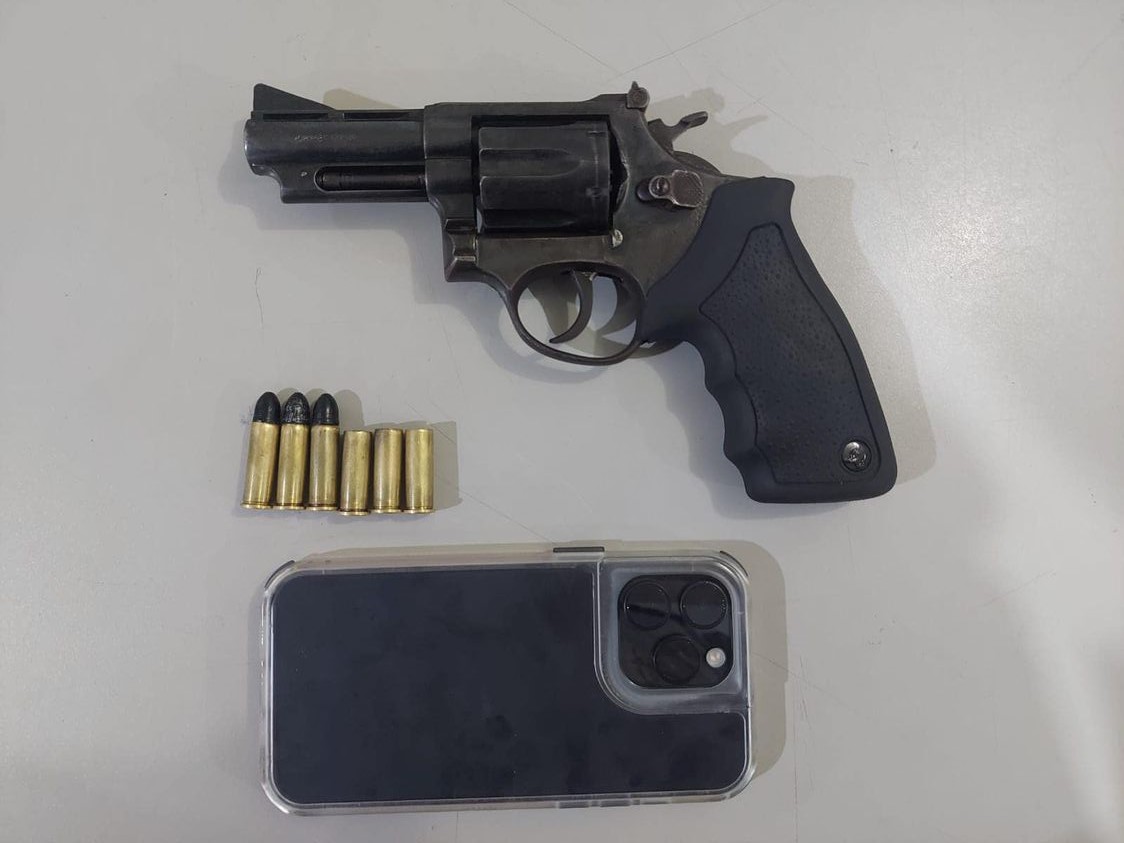 PERSEGUIÇÃO POLICIAL TERMINA COM HOMEM PRESO POR PORTE ILEGAL DE ARMA DE FOGO EM GUAÍRA