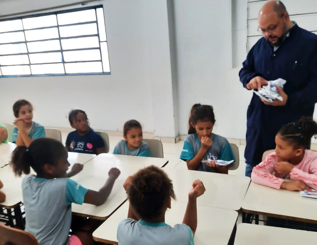 ROTARY CLUB DE GUAÍRA REALIZA, EM PARCERIA COM A CLÍNICA CALIGARES, PALESTRA SOBRE SAÚDE BUCAL PARA CRIANÇAS