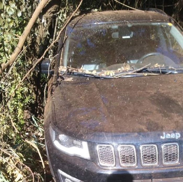 JEEP ROUBADO EM MIGUELÓPOLIS É ENCONTRADO ABANDONADO EM MATA