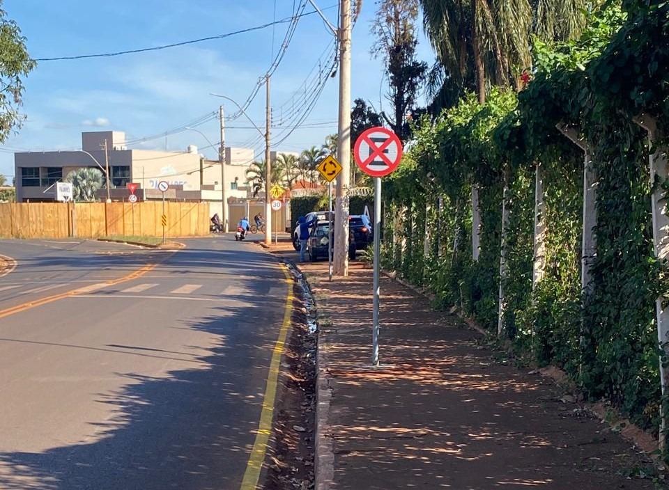 VISANDO SEGURANÇA DA POPULAÇÃO, VEREADOR ANDRÉ GREGÓRIO SOLICITA REGULARIZAÇÃO DE ESTACIONAMENTO PRÓXIMO À AABB