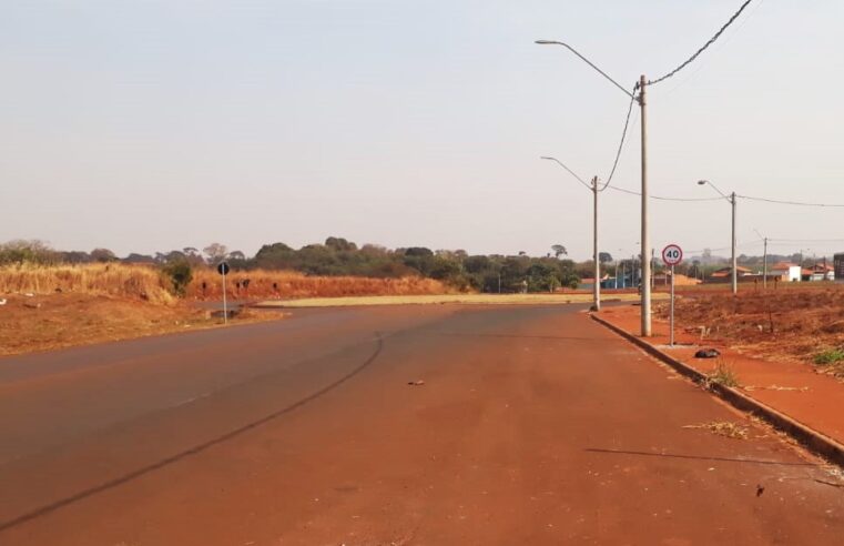 MORADORES ALERTAM PARA RISCOS DE ACIDENTES EM ROTATÓRIA SEM SINALIZAÇÃO EM GUAÍRA