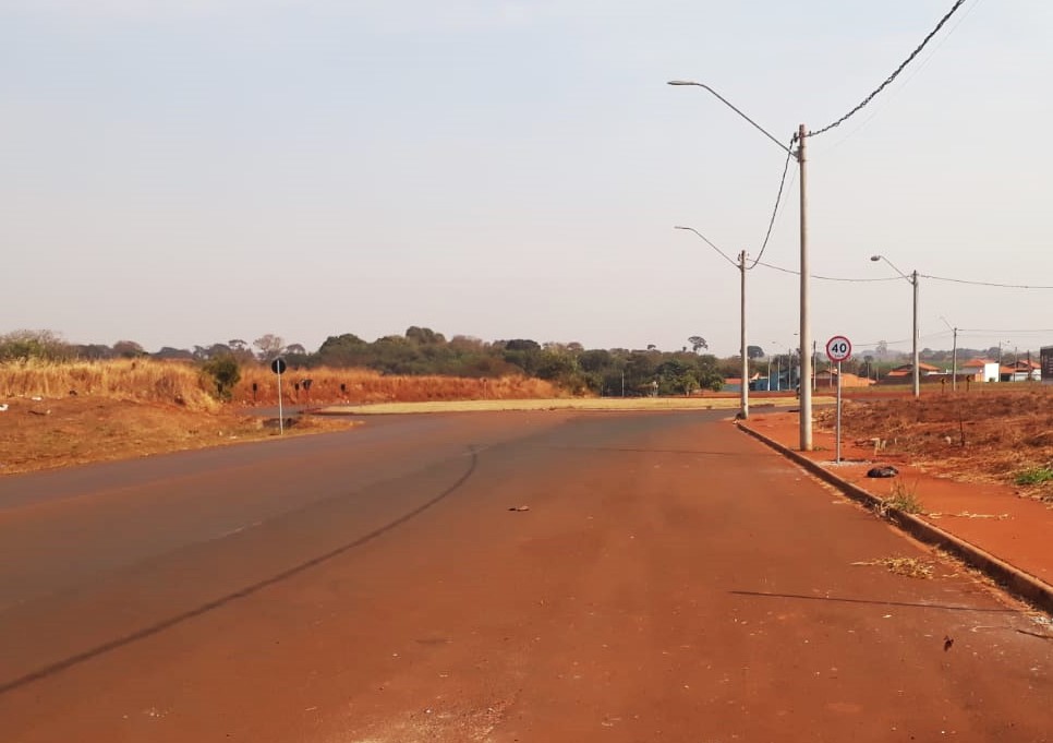 MORADORES ALERTAM PARA RISCOS DE ACIDENTES EM ROTATÓRIA SEM SINALIZAÇÃO EM GUAÍRA