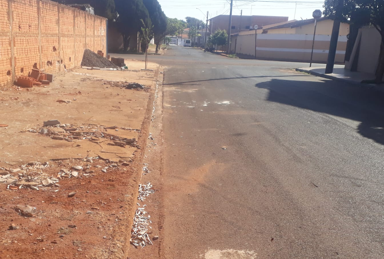 APÓS RECLAMAÇÕES DE MORADORES, PREFEITURA DE GUAÍRA AFIRMA QUE FARÁ LIMPEZA DO BAIRRO PALMARES