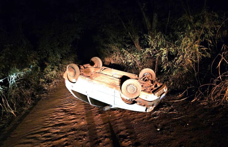 POLÍCIA REGISTRA CAPOTAMENTO EM ESTRADA VICINAL DE MIGUELÓPOLIS