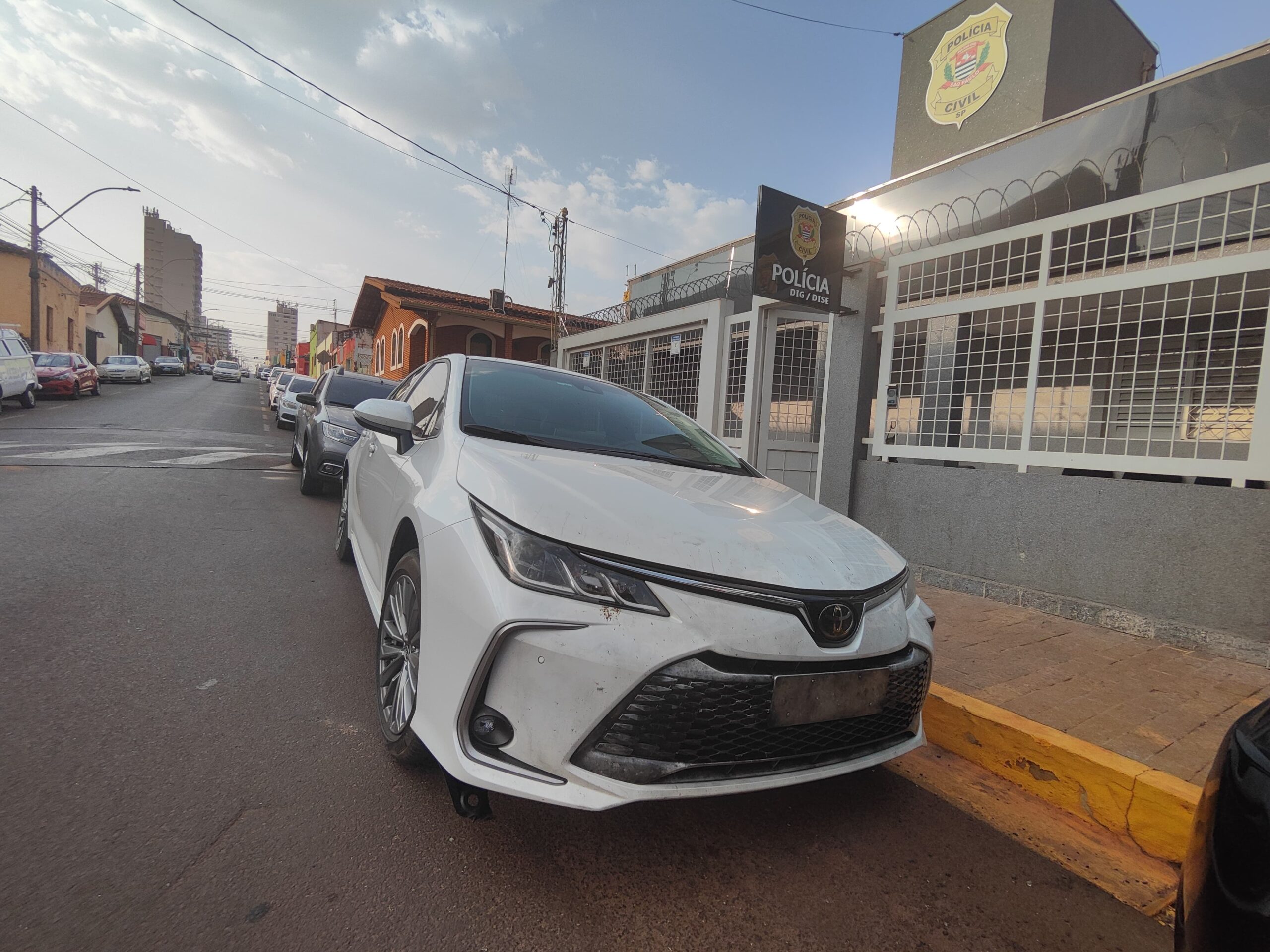 CARRO ROUBADO DE TAXISTA EM BARRETOS É RECUPERADO EM FRUTAL (MG) PELA POLÍCIA CIVIL