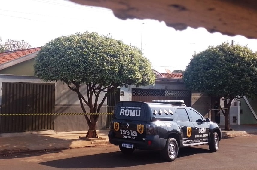 ABELHAS ASSUSTAM MORADORES DA COHAB 1 EM GUAÍRA