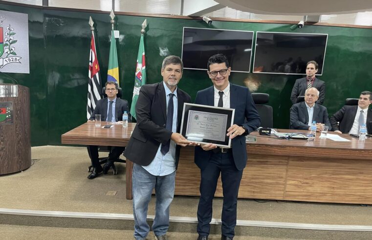 DELEGADO RAFAEL DOMINGOS É HOMENAGEADO COM TÍTULO CIDADÃO GUAIRENSE PELA CÂMARA MUNICIPAL