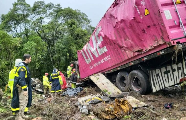 9 PESSOAS MORREM EM ACIDENTE NO PARANÁ. 7 ERAM ADOLESCENTES PRATICANTES DE REMO DE PELOTAS