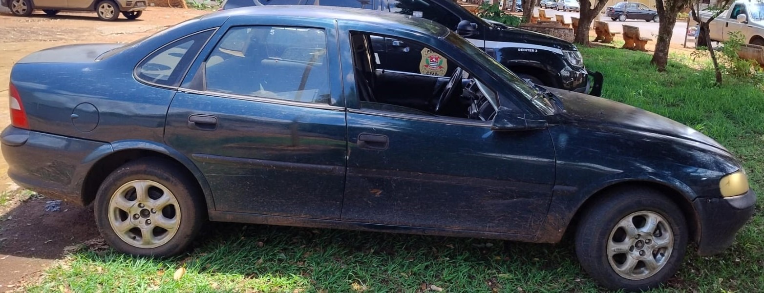 POLÍCIA MILITAR DE GUAÍRA ABORDA SUSPEITO E RECUPERA CARRO FURTADO EM BARRETOS