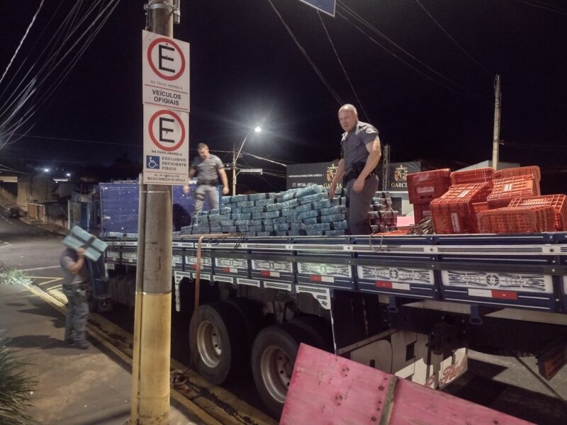 PM INTERCEPTA CARGA COM MAIS DE 3 TONELADAS DE MACONHA NA ASSIS CHATEAUBRIAND