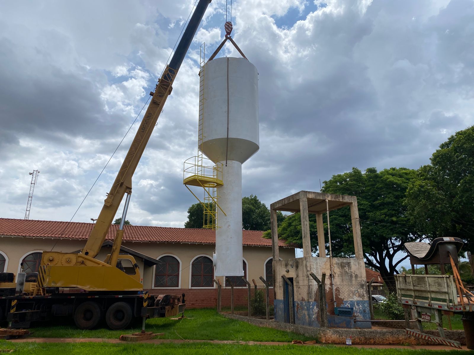 PREFEITURA DE GUAÍRA E DEAGUA TROCAM RESERVATÓRIO DO BAIRRO GUARITÁ