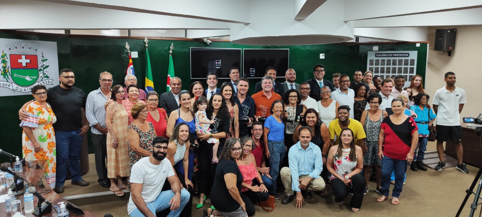 CONSELHO REGIONAL DE EDUCAÇÃO FÍSICA PRESTOU HOMENAGEM A PROFESSORES EM SOLENIDADE NA CÂMARA MUNICIPAL DE GUAÍRA