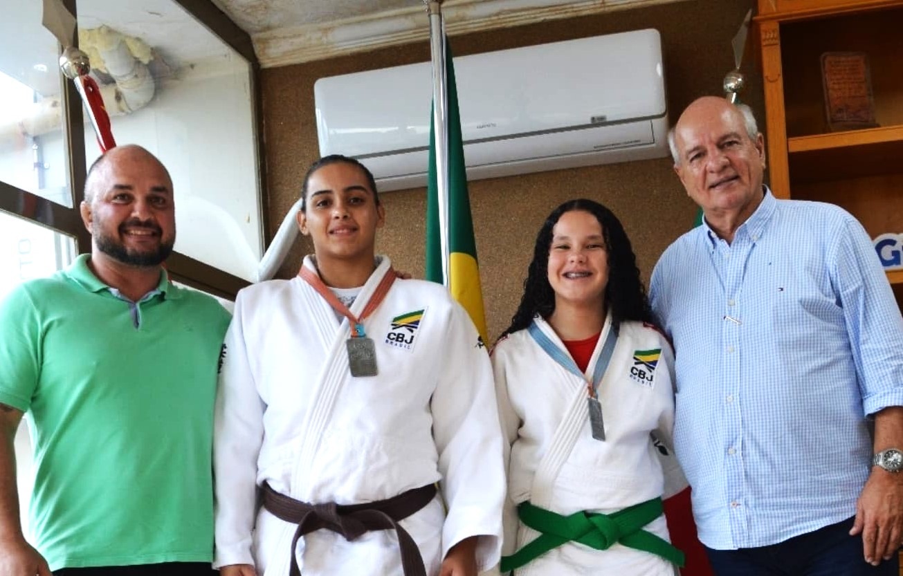 JUDOCAS GUAIRENSES, MEDALHISTAS PANAMERICANAS, SÃO RECEBIDAS PELO PREFEITO MUNICIPAL