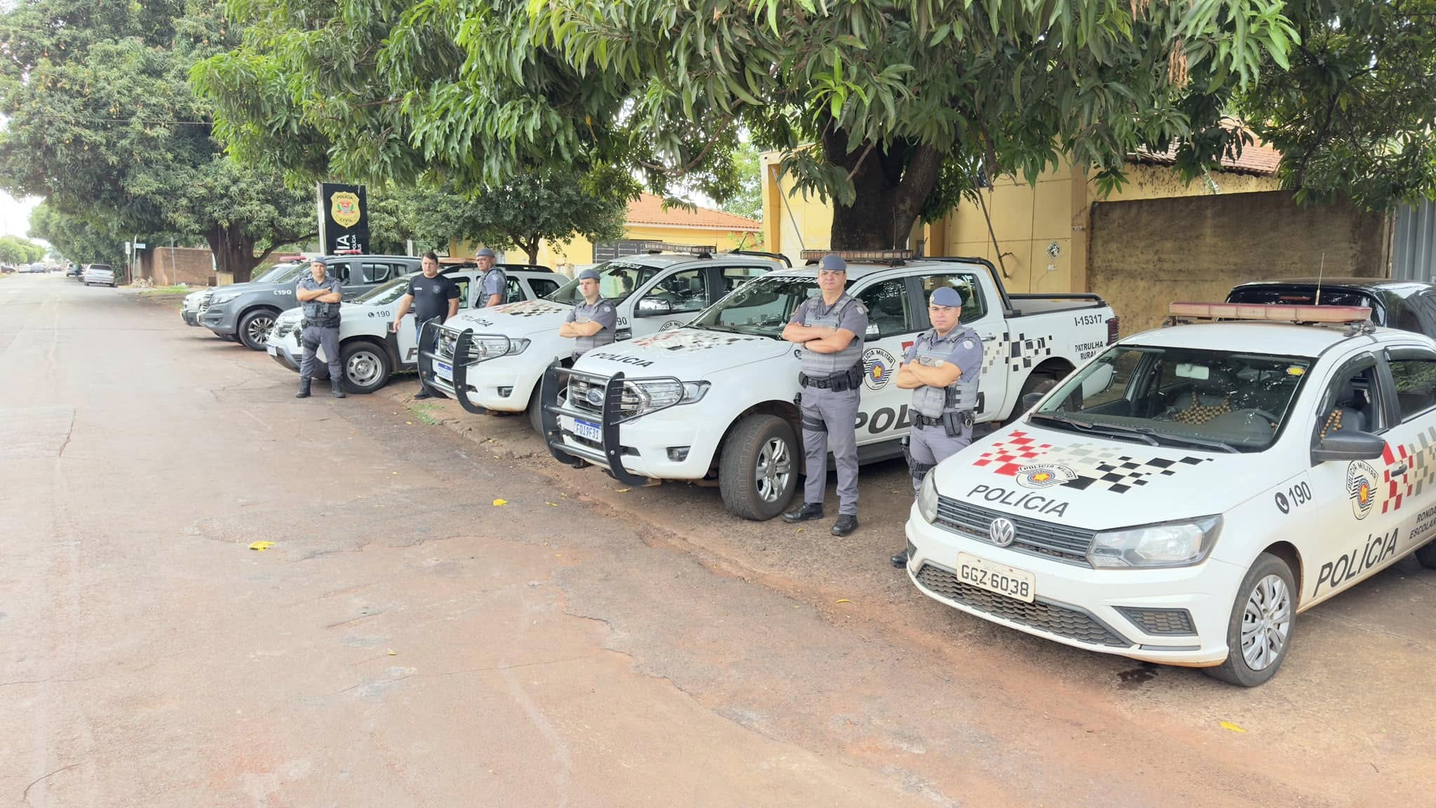 NESTE MOMENTO OPERAÇÃO POLICIAL EM MIGUELÓPOLIS. PELO MENOS DUAS PESSOAS FORAM DETIDAS