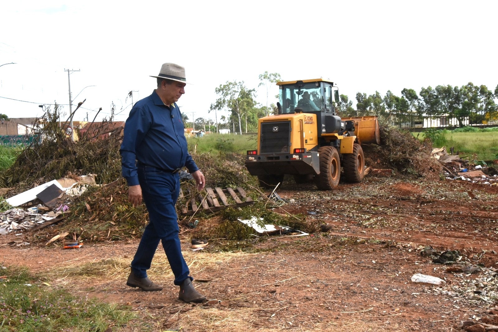 PREFEITURA DE BARRETOS DÁ INÍCIO A MUTIRÃO DE LIMPEZA EM TODA CIDADE