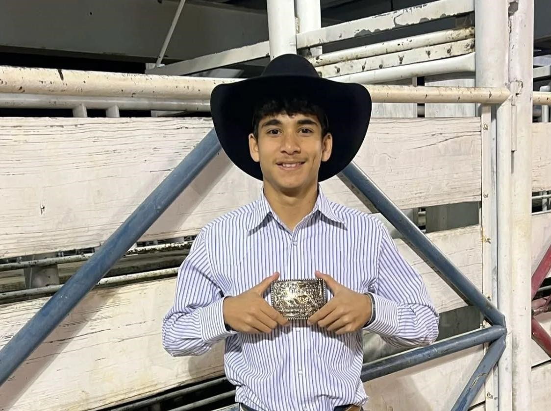 PEÃO DE MORRO AGUDO (SP) É CAMPEÃO DE RODEIO NOS ESTADOS UNIDOS