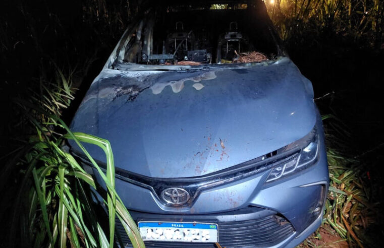 COROLLA DE GUAÍRA FURTADO, É ENCONTRADO INCENDIADO EM CANAVIAL