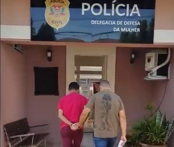 DELEGACIA DA MULHER PRENDE, EM BARRETOS, HOMEM ACUSADO DE ESFAQUEAR EX-CAOMPANHEIRO EM POSTO DE COMBUSTÍVEL