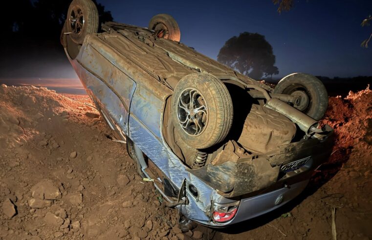 MOTORISTA PERDE CONTROLE DA DIREÇÃO E CAPOTA VEÍCULO EM RODOVIA ENTRE GUAÍRA E MIGUELÓPOLIS