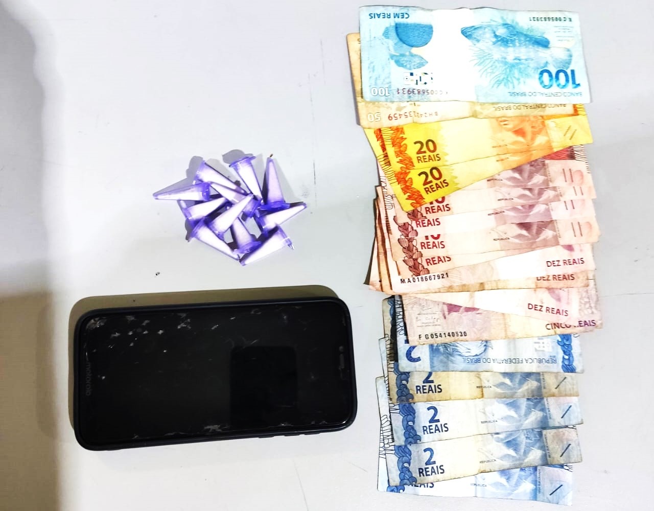 POLÍCIA MILITAR REALIZA DUAS PRISÕES, NA MESMA NOITE, POR TRÁFICO DE DROGAS EM GUAÍRA. FORAM APREENDIDOS CRACK E COCAÍNA