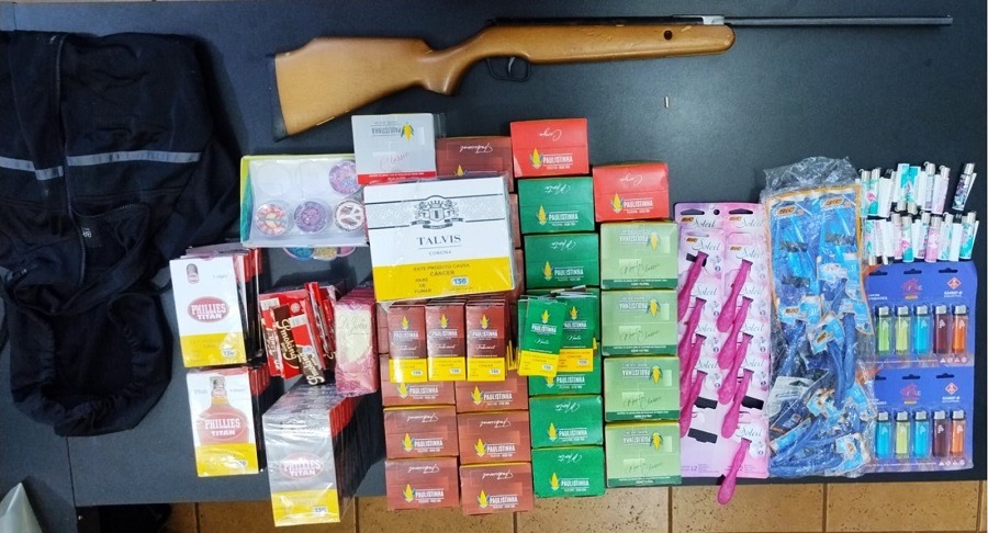PM E GCM RECUPERAM, EM MIGUELÓPOLIS, PARTE DA CARGA DE CIGARROS ROUBADA EM GUAÍRA. UM CARRO E UMA ARMA FORAM APREENDIDOS