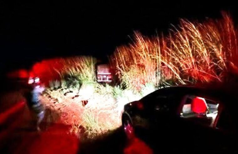 HOMEM É PRESO, EM FLAGRANTE, ACUSADO DE ROUBO DE  CARGA EM RODOVIA DA REGIÃO