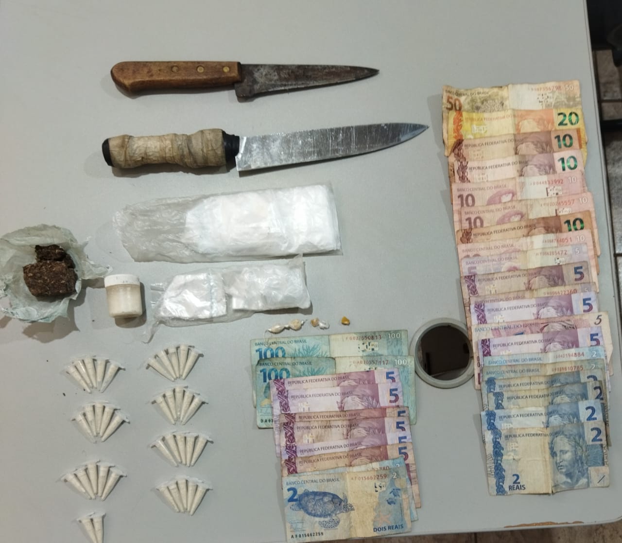 POLÍCIA MILITAR REALIZA FLAGRANTE POR TRÁFICO DE DROGAS EM GUAÍRA