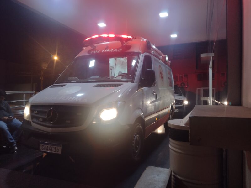 MOTOCICLISTA FICA GRAVEMENTE FERIDO EM ACIDENTE NO CENTRO DE BARRETOS