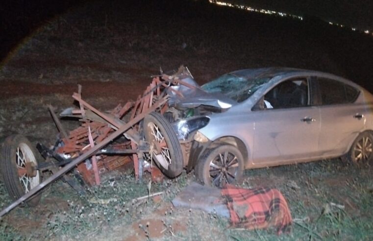 DUAS PESSOAS FICAM FERIDAS EM ACIDENTE ENTRE CARRO E CARROÇA EM RODOVIA DE GUAÍRA