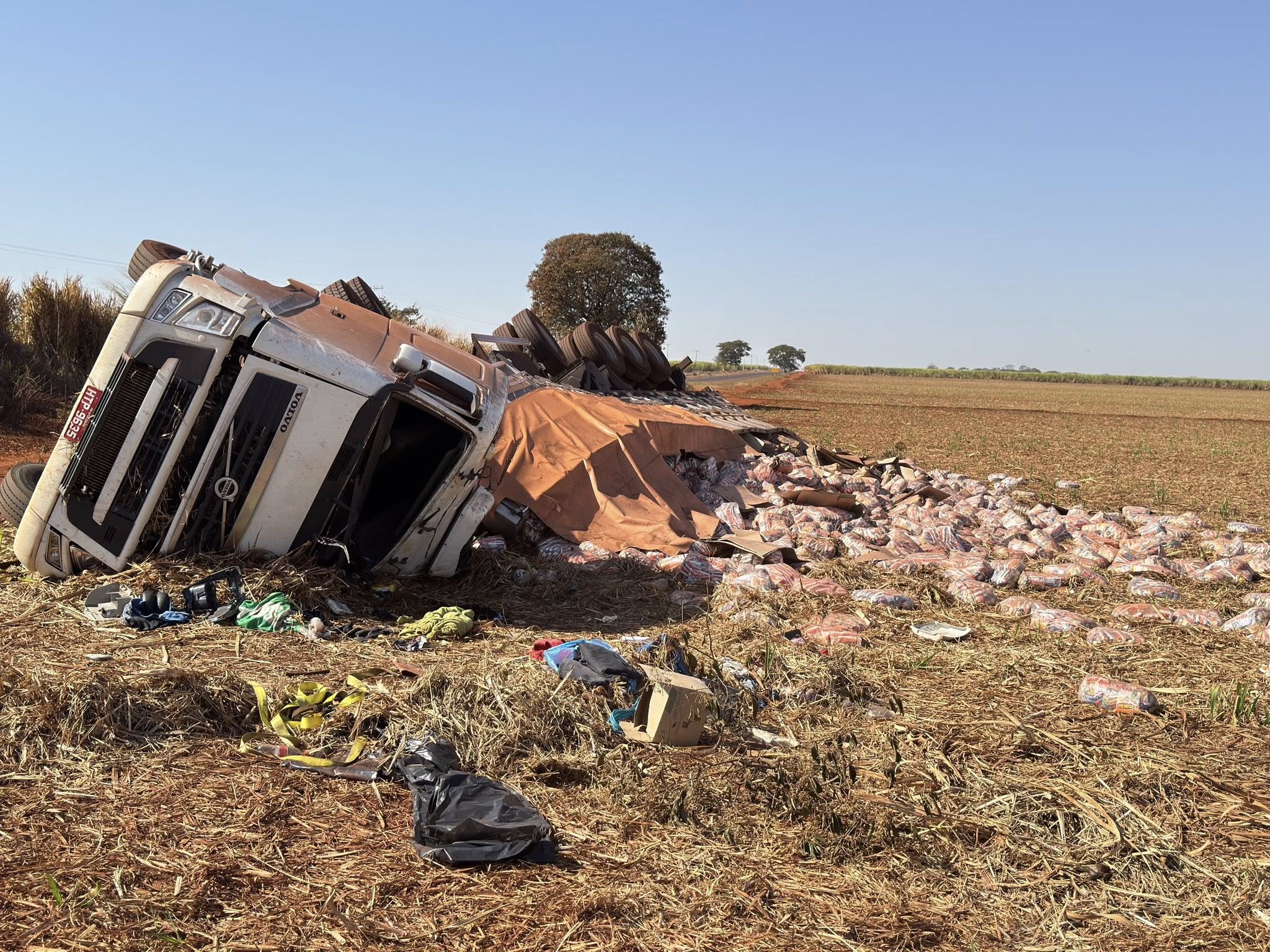 CAMINHONEIRO MORRE EM GRAVE ACIDENTE EM MIGUELÓPOLIS (SP)