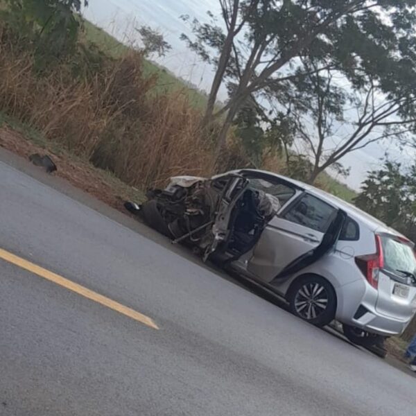 COLISÃO ENVOLVE CAMINHÃO CANAVIEIRO E CARRO NA ASSIS CHATEAUBRIAND ENTRE GUAÍRA E BARRETOS
