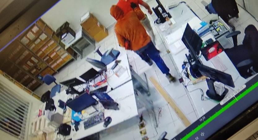 CRIMINOSOS INVADEM AGÊNCIA BANCÁRIA, FAZEM FUNCIONÁRIOS REFÉNS E FOGEM COM R$ 1 MILHÃO EM MONTE ALTO (SP)