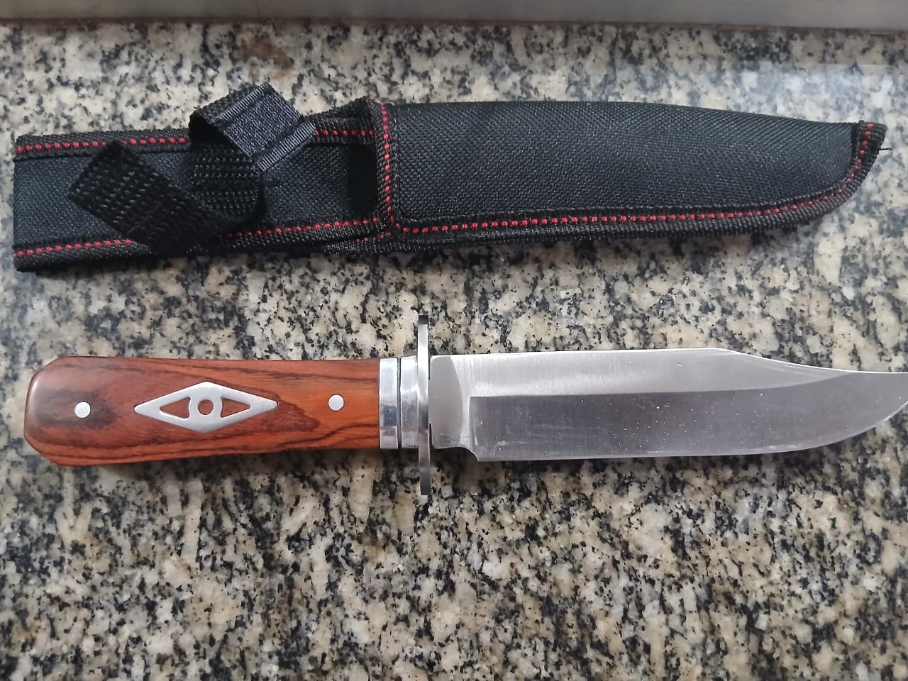 HOMEM É PRESO, EM GUAÍRA, ACUSADO DE VIOLÊNCIA DOMÉSTICA. UMA PESSOA TERIA SIDO ESFAQUEADA