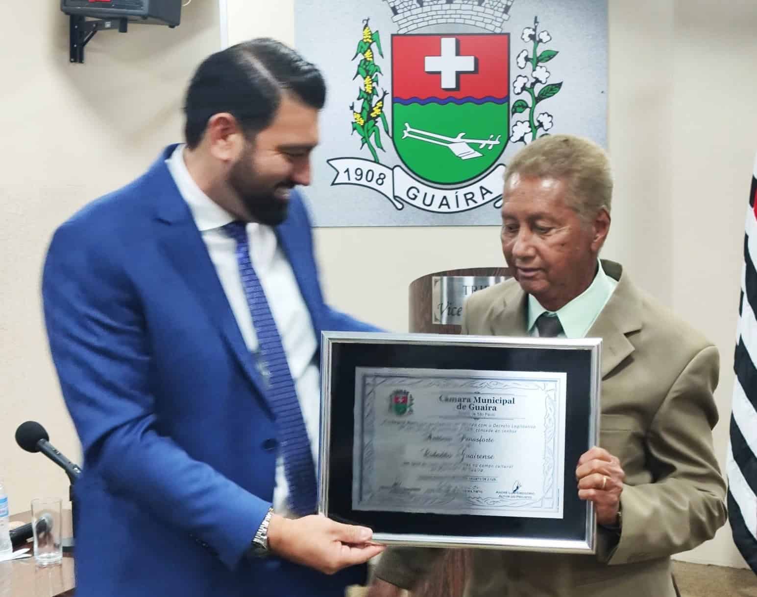 EM SESSÃO SOLENE, “PICHICO” RECEBE TÍTULO DE CIDADÃO GUAIRENSE