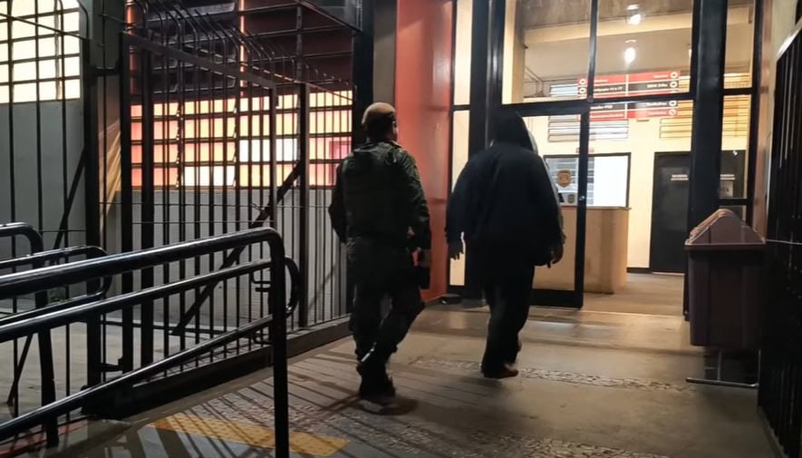 HOMEM É PRESO EM OCORRÊNCIA COM TROCA DE TIROS COM A POLÍCIA AMBIENTAL NO RIO GRANDE EM RIFAINA