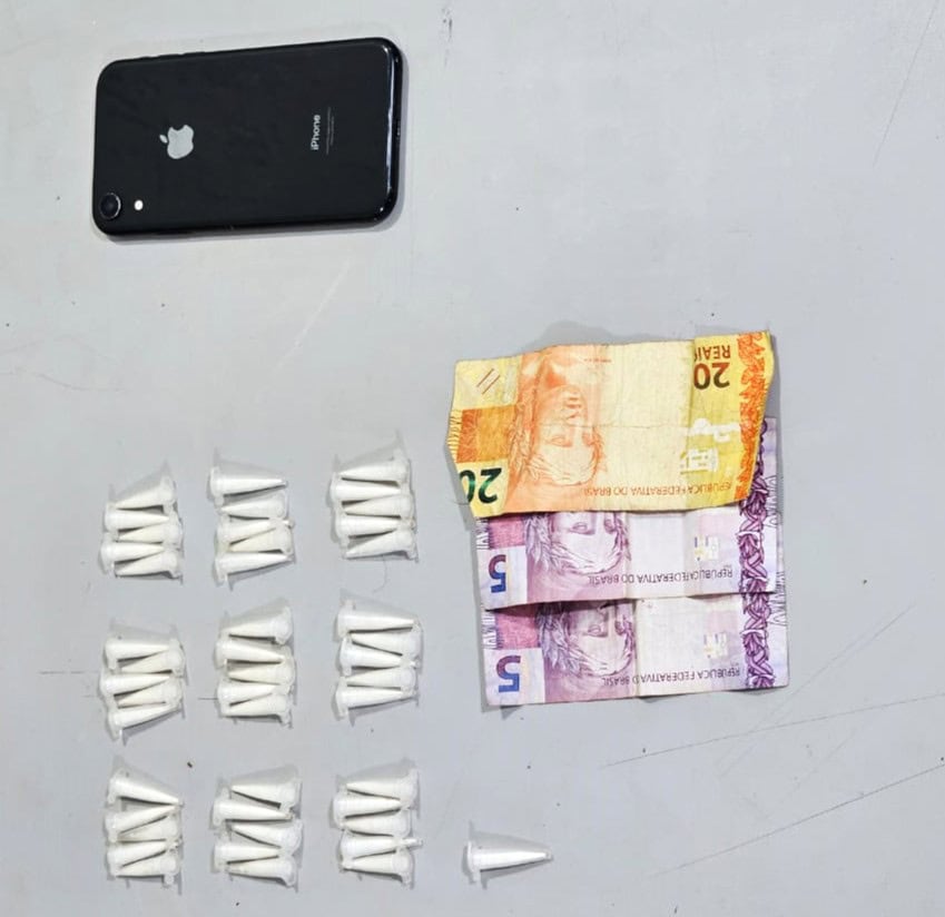 APÓS FUGA DE BICICLETA, HOMEM É PRESO ACUSADO DE ENVOLVIMENTO COM O TRÁFICO DE DROGAS