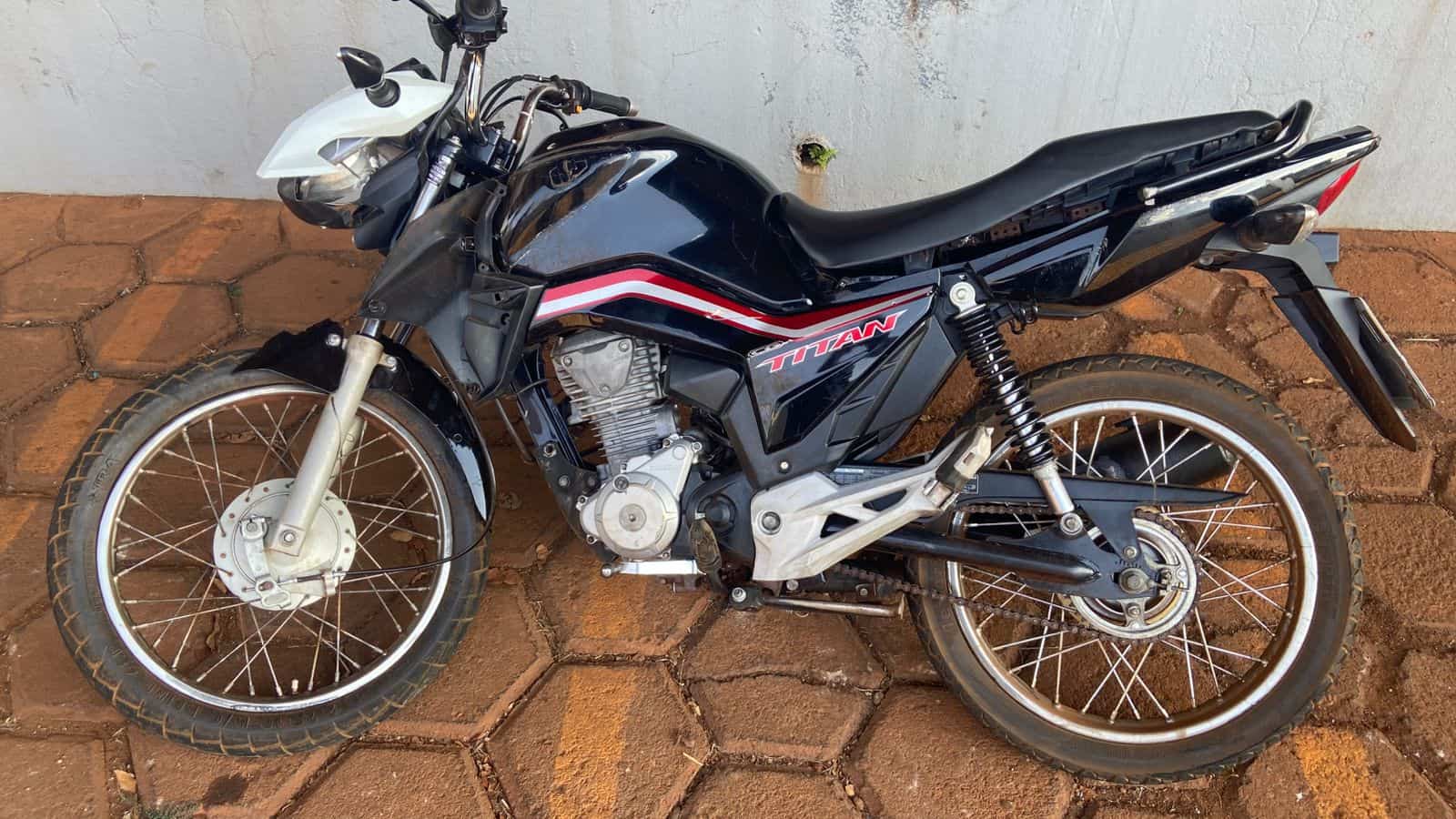 PM DE IPUÃ REALIZA OPERAÇÃO CONTRA MOTOS COM ESCAPAMENTOS ADULTERADOS. UM VEÍCULO FOI APREENDIDO E UM FORAGIDO DA JUSTIÇA CAPTURADO