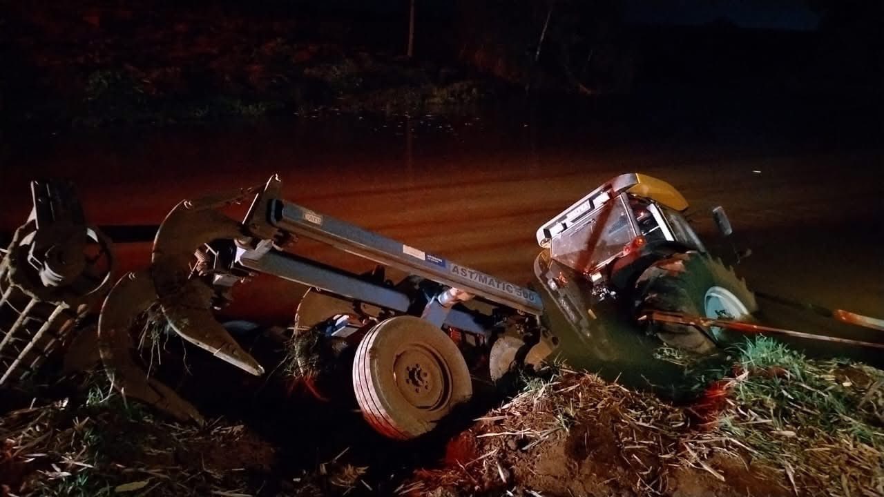 HOMEM MORRE AFOGADO APÓS TRATOR CAIR EM REPRESA EM BATATAIS