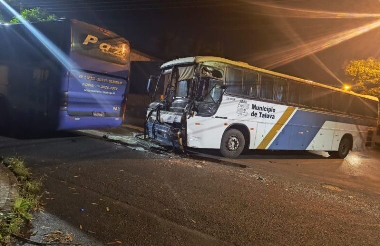 REGIÃO: ONÍBUS COM ESTUDANTES SE ENVOLVEM EM ACIDENTE EM BEBEDOURO