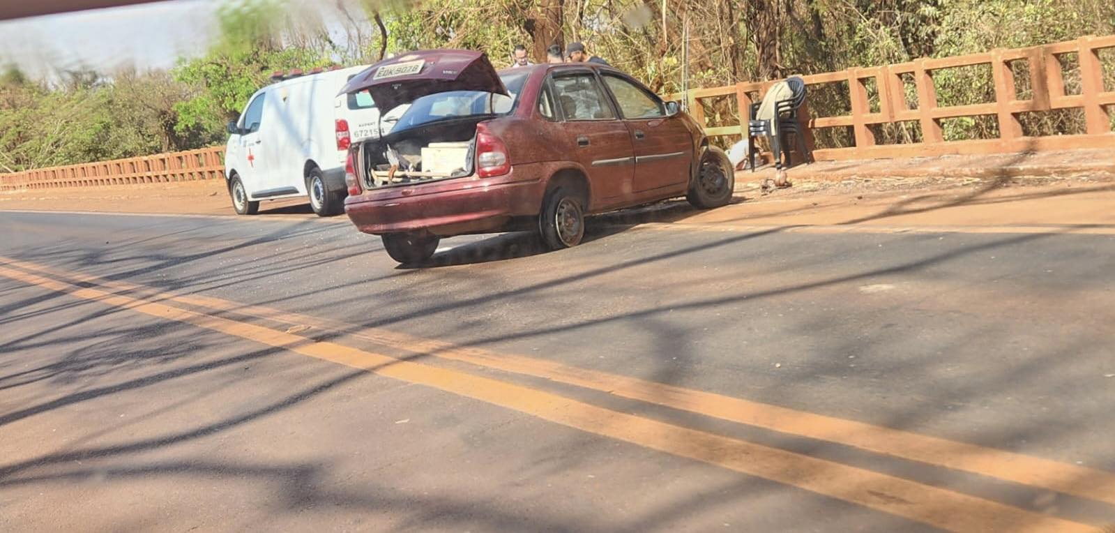 DUAS PESSOAS FICAM FERIDAS EM ACIDENTE NA PONTE DO RIO SAPUCAÍ ENTRE GUAÍRA E MIGUELÓPOLIS