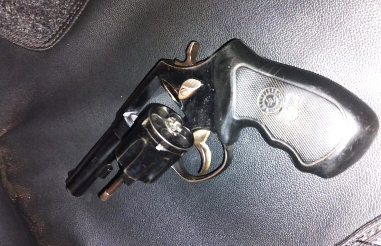 DUAS PESSOAS SÃO BALEADAS NO BAIRRO TONICO GARCIA EM GUAIRA. SUSPEITO FOI PRESO EM MINAS GERAIS