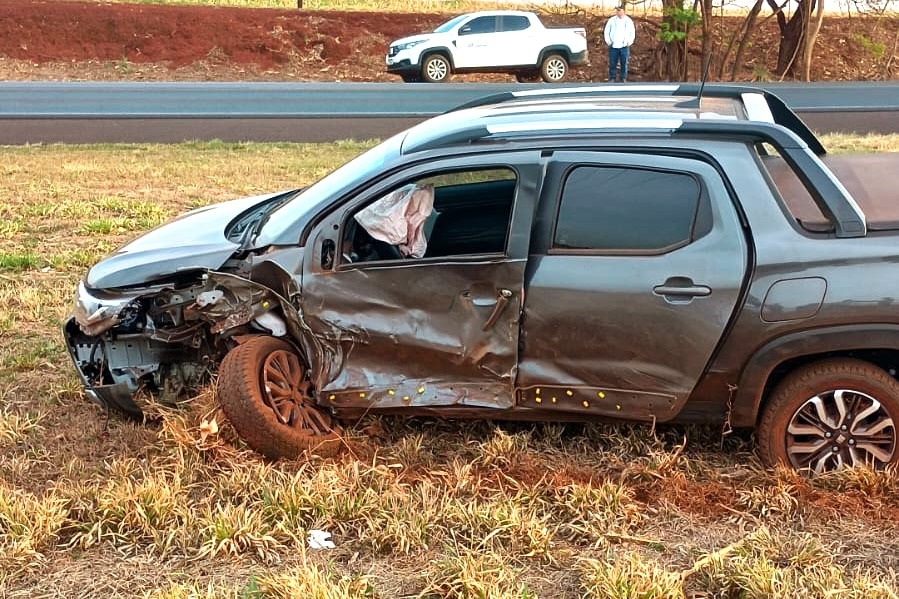 DUAS PESSOAS FICAM FERIDAS EM ACIDENTE ENTRE CARRO E CAMINHÃO CANAVIEIRO NA ASSIS CHATEAUBRIAND EM GUAÍRA