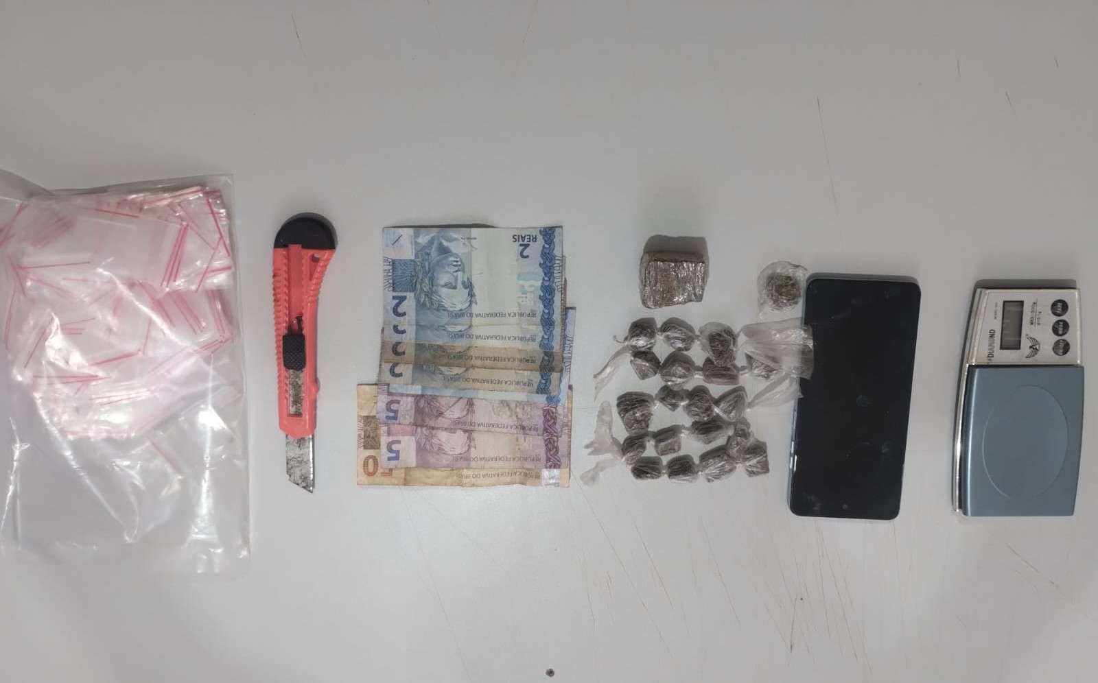 HOMEM É PRESO, EM GUAÍRA, SUSPEITO DE ENVOLVIMENTO COM O TRÁFICO DE DROGAS